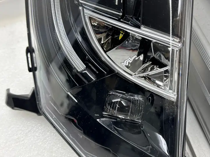 Tesla Model S (2016 - 2021) 00132688 Передняя противотуманная фара — фото 4