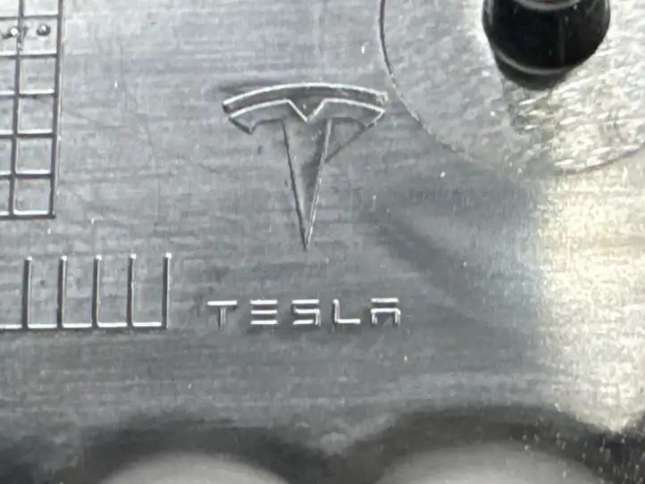 Tesla Model 3 (2024 - ) 171251400D Задний противотуманный фонарь — фото 11