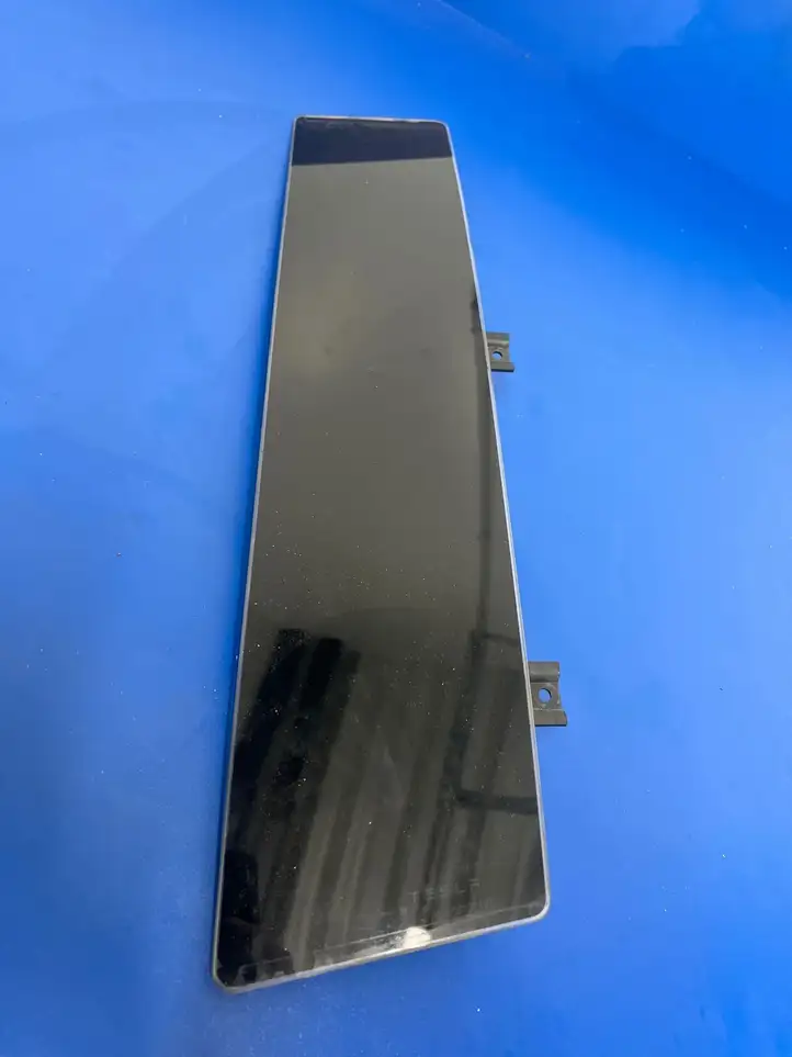 Tesla Model X (2015 - 2021) 104135700C Накладка стекла задней двери — фото 1