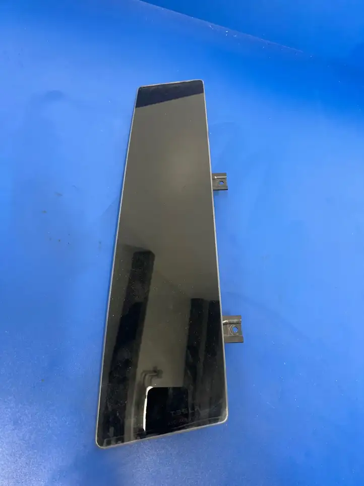Tesla Model X (2015 - 2021) 104135700C Накладка стекла задней двери — фото 3