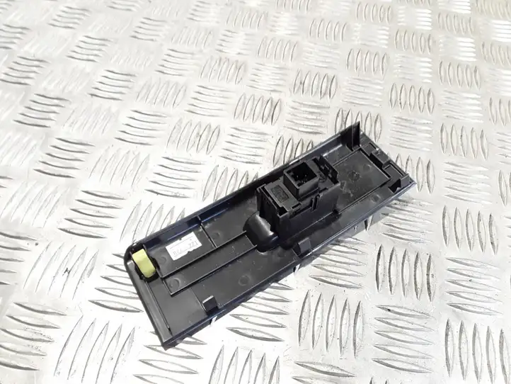 Toyota Corolla Verso AR10 (2004 - 2009) 742310F030 Блок кнопок стеклоподъемников — фото 2