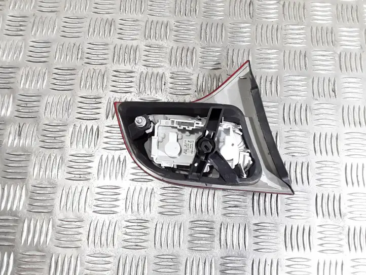 Audi A4 S4 B7 8E 8H (2004 - 2009) 8E9945094 Задний фонарь в крышке багажника — фото 2