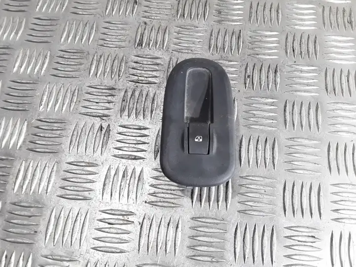 Renault Kangoo II (2008 - 2014) 8200548968 Кнопка стеклоподъемников — фото 1