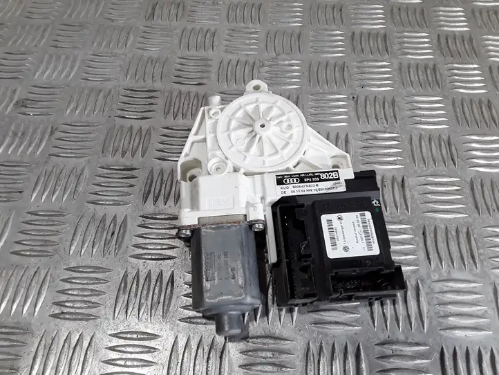 Audi A3/S3 8P (2004 - 2008) S006079022B Стеклоподъемник задней двери — фото 1