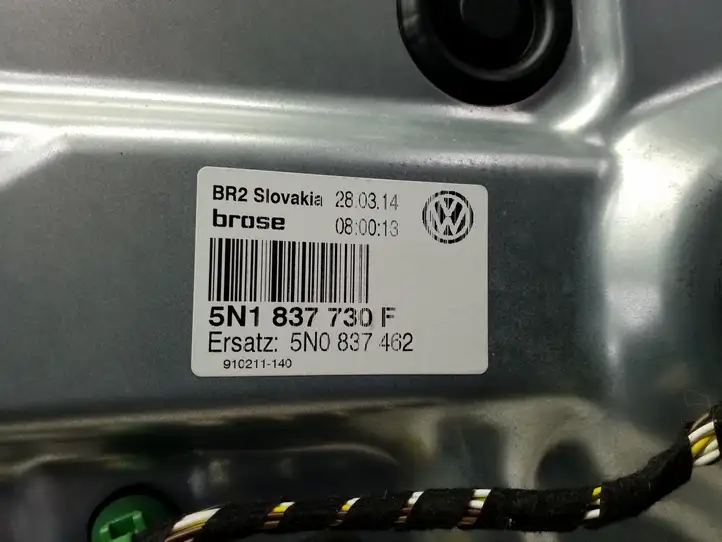 Volkswagen Tiguan (2011 - 2016) Дверь — фото 9