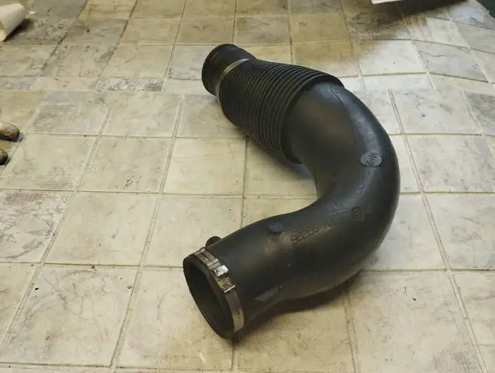 Peugeot 206 (1998 - 2012) 9625678980E Трубка подачи воздуха — фото 1