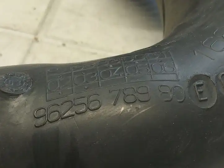 Peugeot 206 (1998 - 2012) 9625678980E Трубка подачи воздуха — фото 2