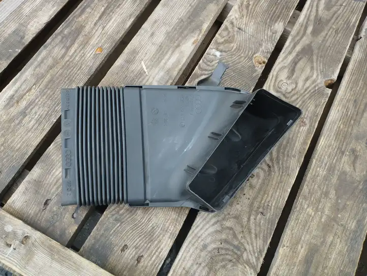 Audi A4 S4 B6 8E 8H (2000 - 2006) 8E0129617D Детали воздухозаборника — фото 4