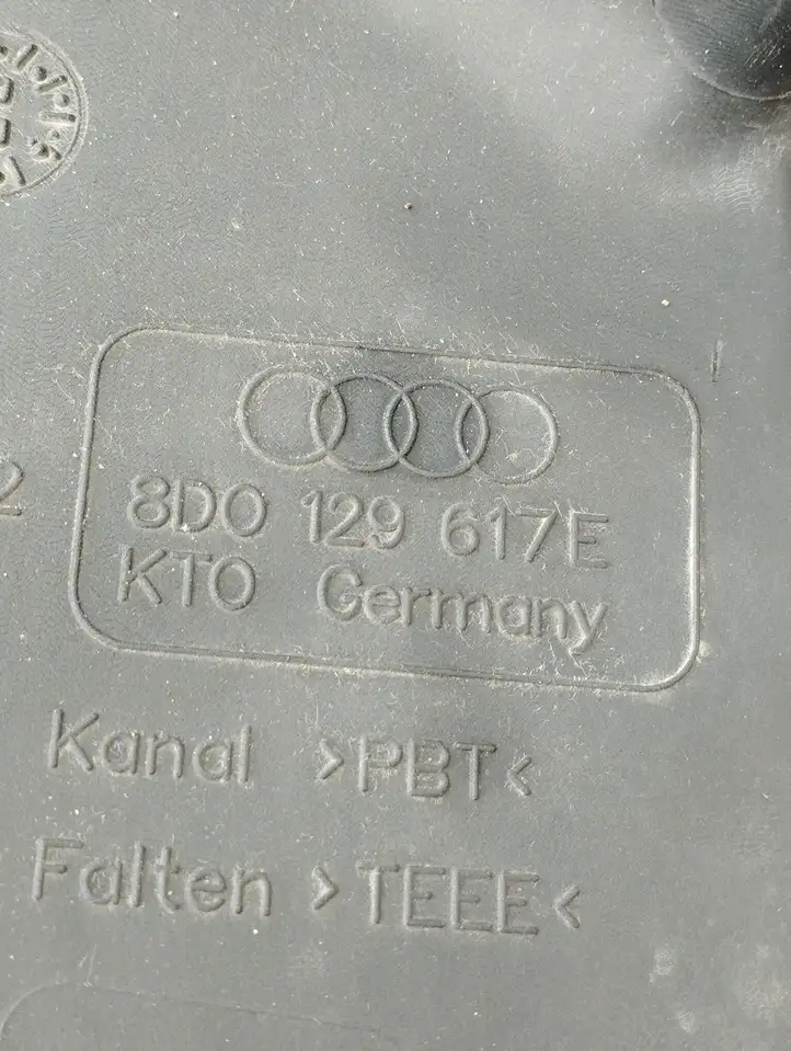 Audi A6 S6 C5 4B (1997 - 2001) 8D0129617E Детали воздухозаборника — фото 2