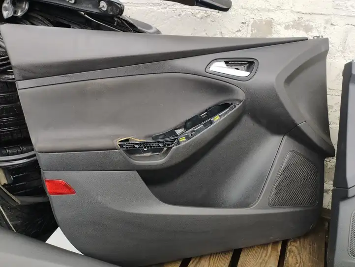 Ford Focus (2011 - 2015) BM51A27407A Комплект отделки дверей — фото 9