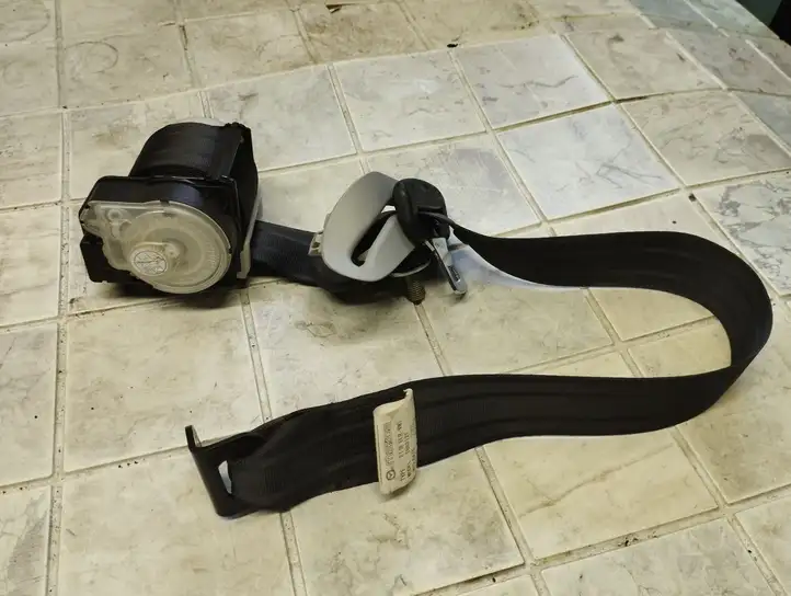 Mazda 5 (2005 - 2010) T86212T Ремень безопасности 3-го ряда — фото 1