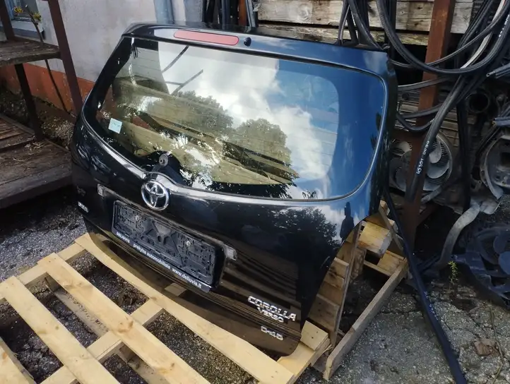 Toyota Corolla Verso AR10 (2004 - 2009) Крышка багажника — фото 3