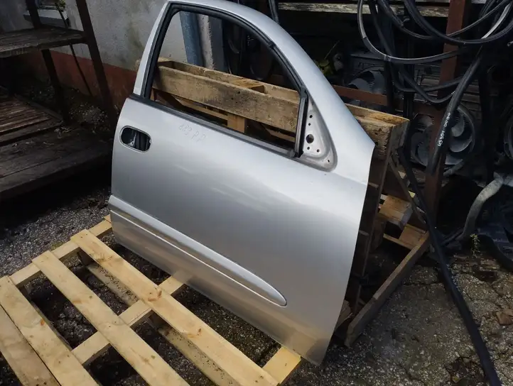 Nissan Almera N16 (2000 - 2010) Дверь — фото 2