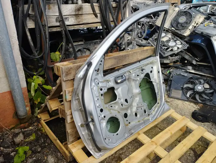 Nissan Almera N16 (2000 - 2010) Дверь — фото 3
