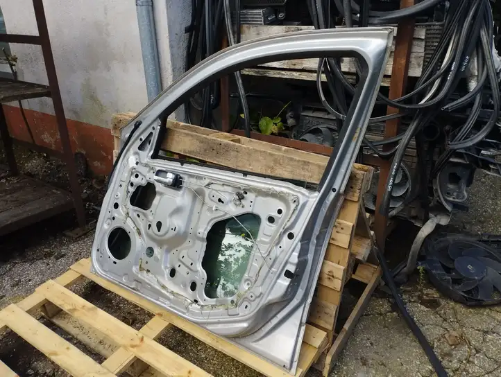 Nissan Almera N16 (2000 - 2010) Дверь — фото 4