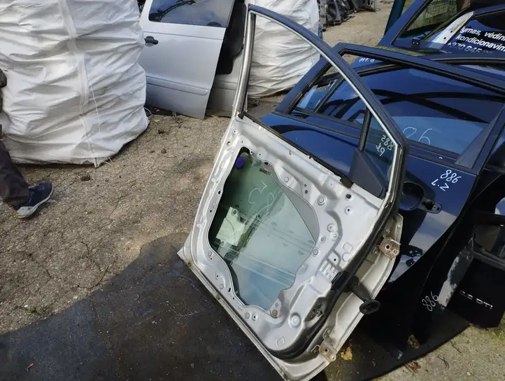 Mazda 5 (2005 - 2010) Дверь — фото 2