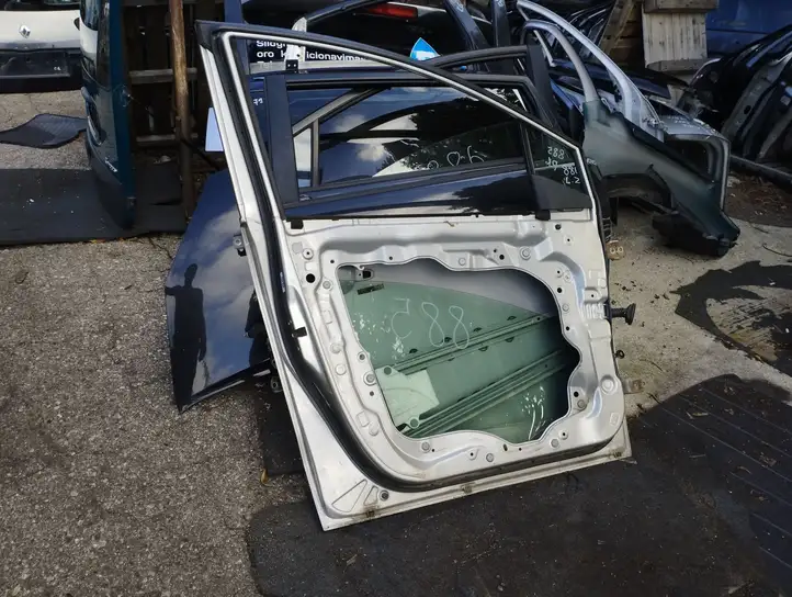 Mazda 5 (2005 - 2010) Дверь — фото 5