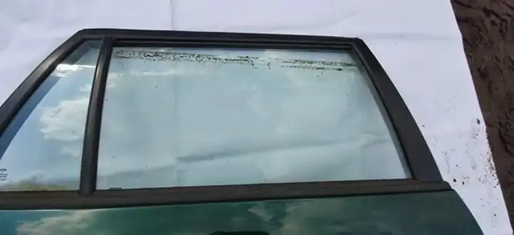 Toyota Corolla E120 E130 (2000 - 2004) Стекло задней двери — фото 1