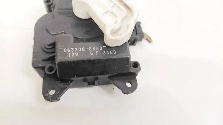 Toyota Land Cruiser (J100) (1998 - 2007) 0637008860 Двигатель задвижки потока воздуха — фото 3