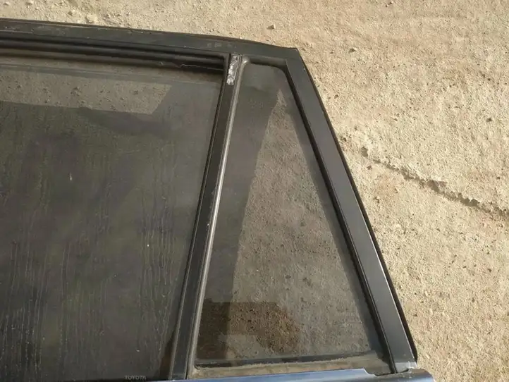 Toyota RAV 4 (XA30) (2006 - 2016) Форточка двери — фото 2