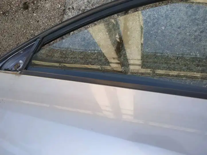 Nissan Primera (2001 - 2008) Накладка стекла передней двери — фото 3