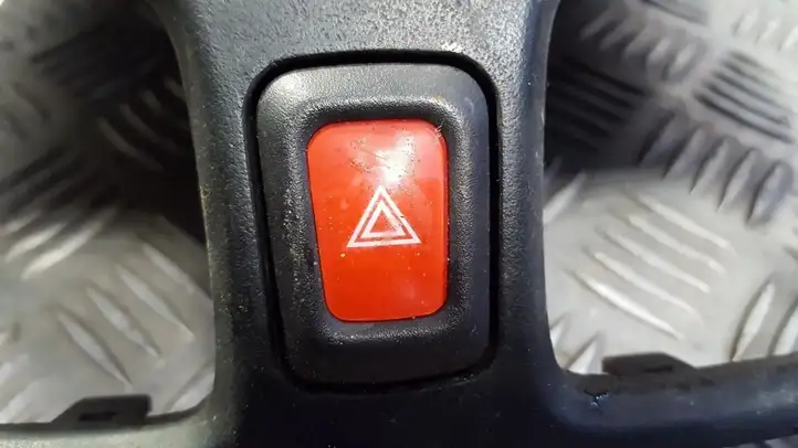 Nissan Almera N16 (2000 - 2010) 06016 Включатель аварийных фонарей — фото 1