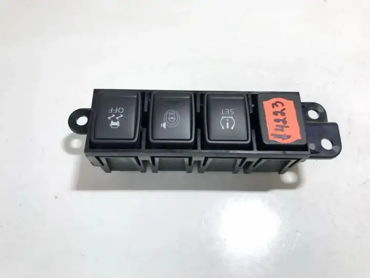 Nissan Juke I F15 (2010 - 2018) 681rvbv80a Выключатель ASR — фото 1