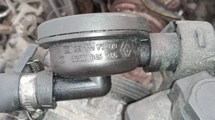 Renault Scenic II - Grand scenic II (2003 - 2006) 8200045745 Шланг сапуна — фото 3