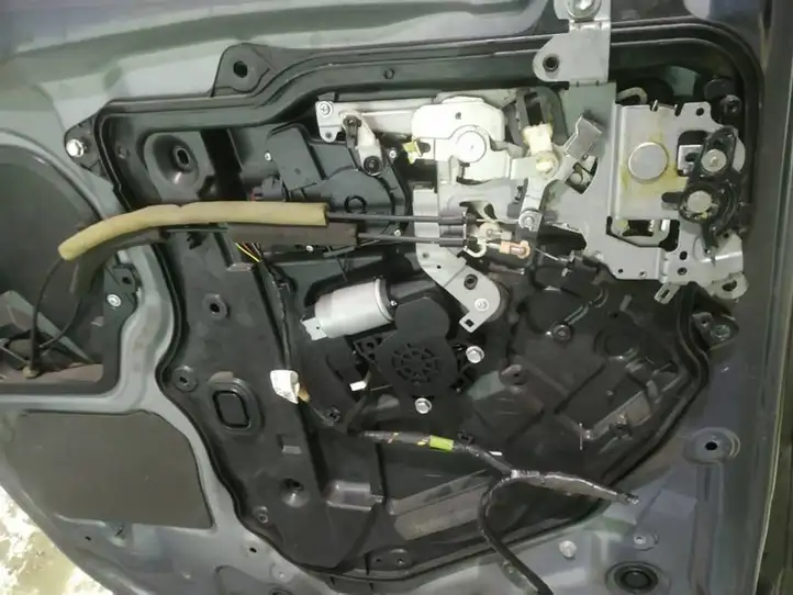 Mazda 5 (2005 - 2010) Стеклоподъемник передней двери (комплект) — фото 2