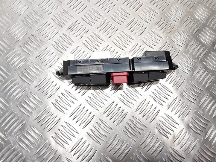 Kia Ceed (2006 - 2010) 937001H010 Включатель аварийных фонарей — фото 4