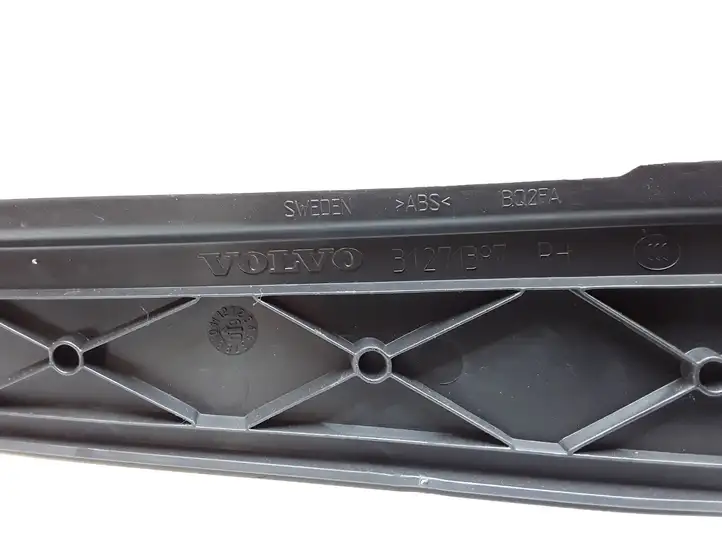 Volvo XC60 (2008 - 2013) Внутренняя отделка переднего порога — фото 3