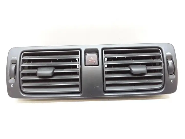 Volvo V50 (2004 - 2008) 30739296 Центральный воздушный дефлектор — фото 1