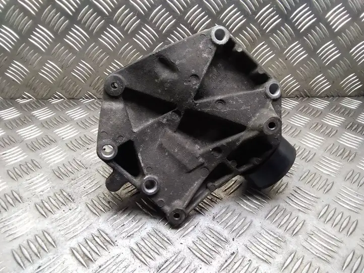 Opel Signum (2002 - 2008) 55191339 Кронштейн компрессора кондиционера воздуха — фото 4