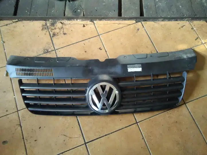 Volkswagen Transporter - Caravelle T5 (2003 - 2009) Верхняя решетка радиатора — фото 1