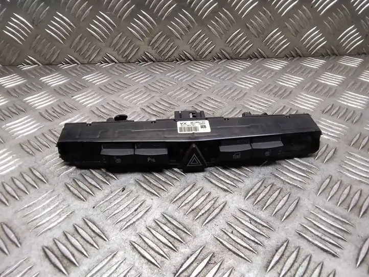 Opel Zafira B (2008 - 2014) 13100110 Включатель аварийных фонарей — фото 1