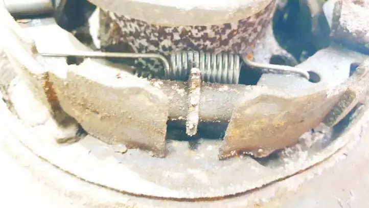 Nissan Qashqai (2010 - 2013) Колодки ручного тормоза — фото 2