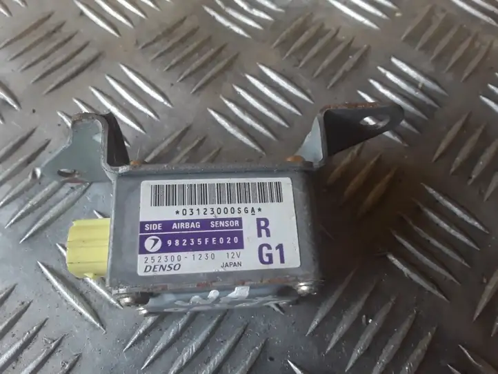 Subaru Impreza II (2001 - 2002) 98235FE020 Датчик удара SRS — фото 1
