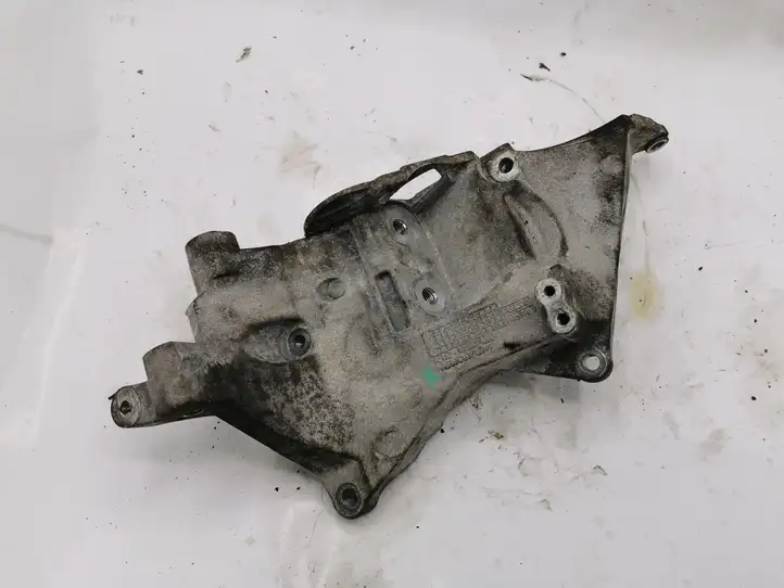 Land Rover Range Rover Sport L494 (2009 - 2013) AH3210230 Кронштейн генератора — фото 1