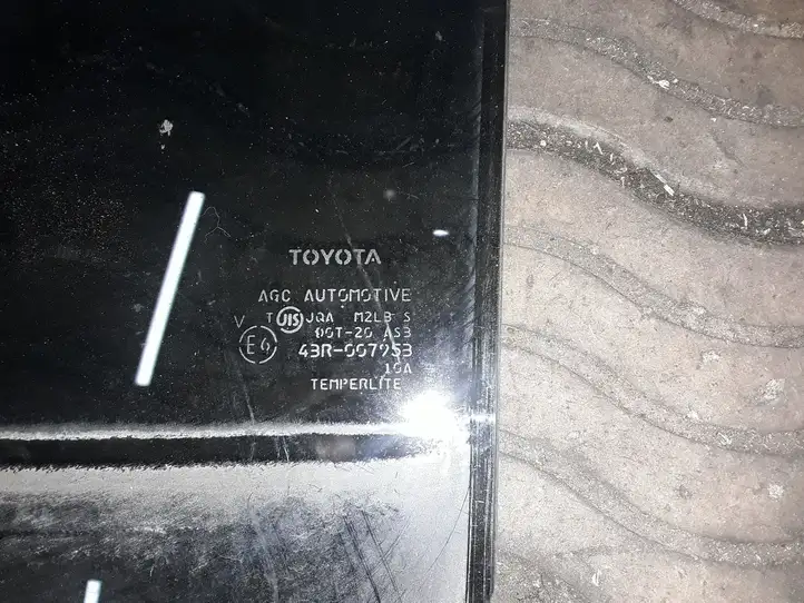 Toyota Urban Cruiser (XP110) (2007 - 2016) E643R007953 Стекло задней двери — фото 2