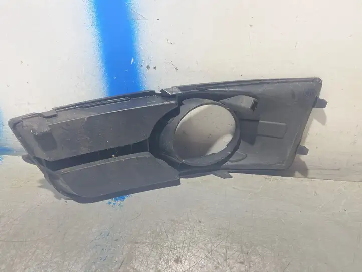 Mitsubishi Colt (2012 - 2016)  6402a166 Декоративная решётка противотуманной фары