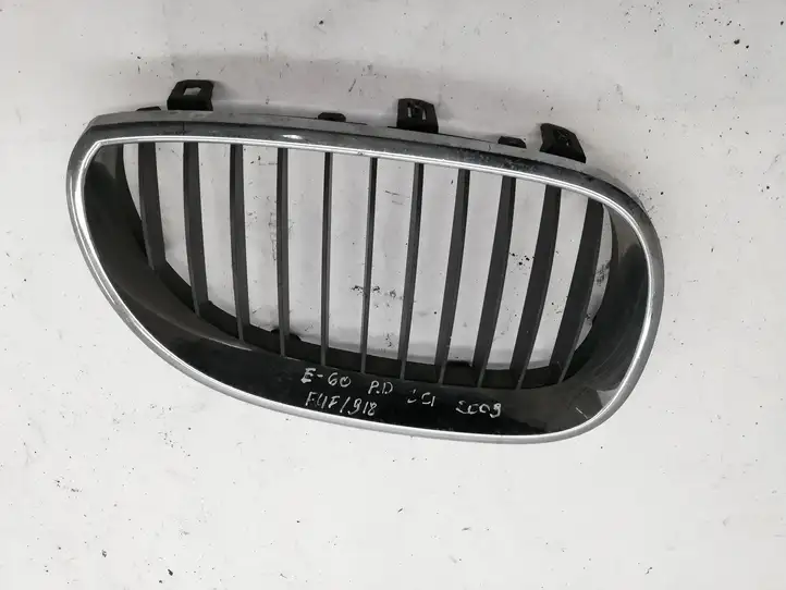 BMW 5 E60 E61 (2004 - 2010) Нижняя решетка переднего бампера — фото 1