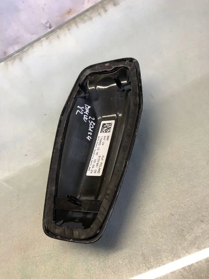 BMW X2 U10 (2023 - ) 910748105 Крышка GPS-антенны — фото 3