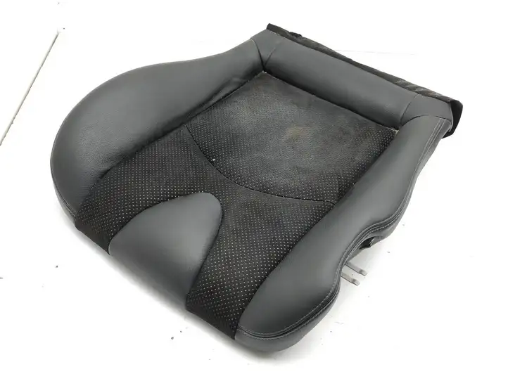 Nissan 370Z    Нижняя часть сиденья водителя