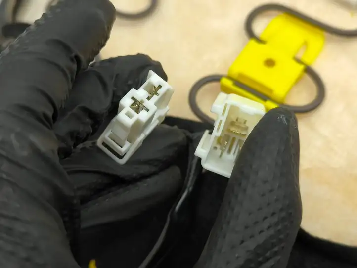 Nissan 370Z    Нижняя часть сиденья водителя