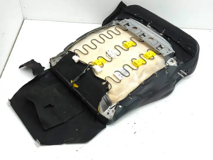 Nissan 370Z    Нижняя часть сиденья водителя