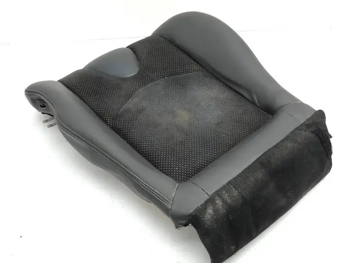 Nissan 370Z    Нижняя часть сиденья водителя