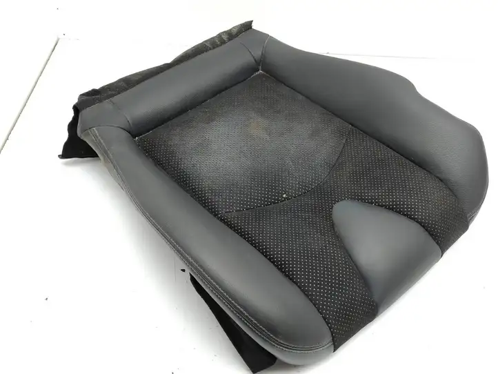 Nissan 370Z    Нижняя часть сиденья водителя