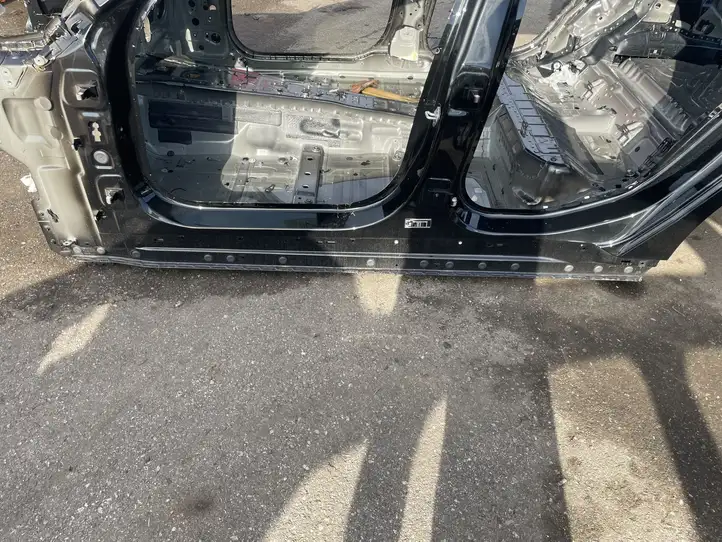 BMW 5 G60 (2023 - ) Порог кузова — фото 1