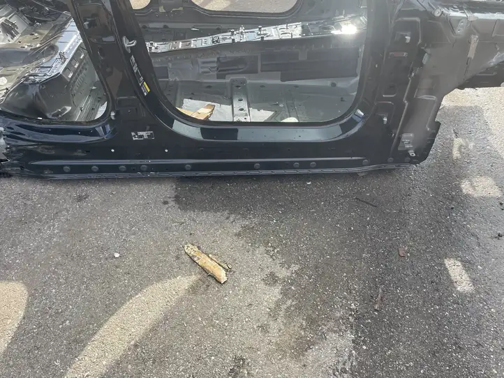 BMW 5 G60 (2023 - ) Порог кузова — фото 1