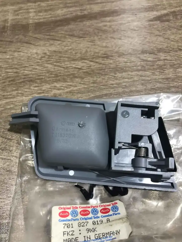 Audi Q7 (2005 - 2009)  701827019a Внутренняя ручка